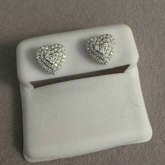 Beautiful 0.76ct Genuine Moissanite Heart Screwback Stud Earrings~New~Retail$249 - Picture 1 of 13